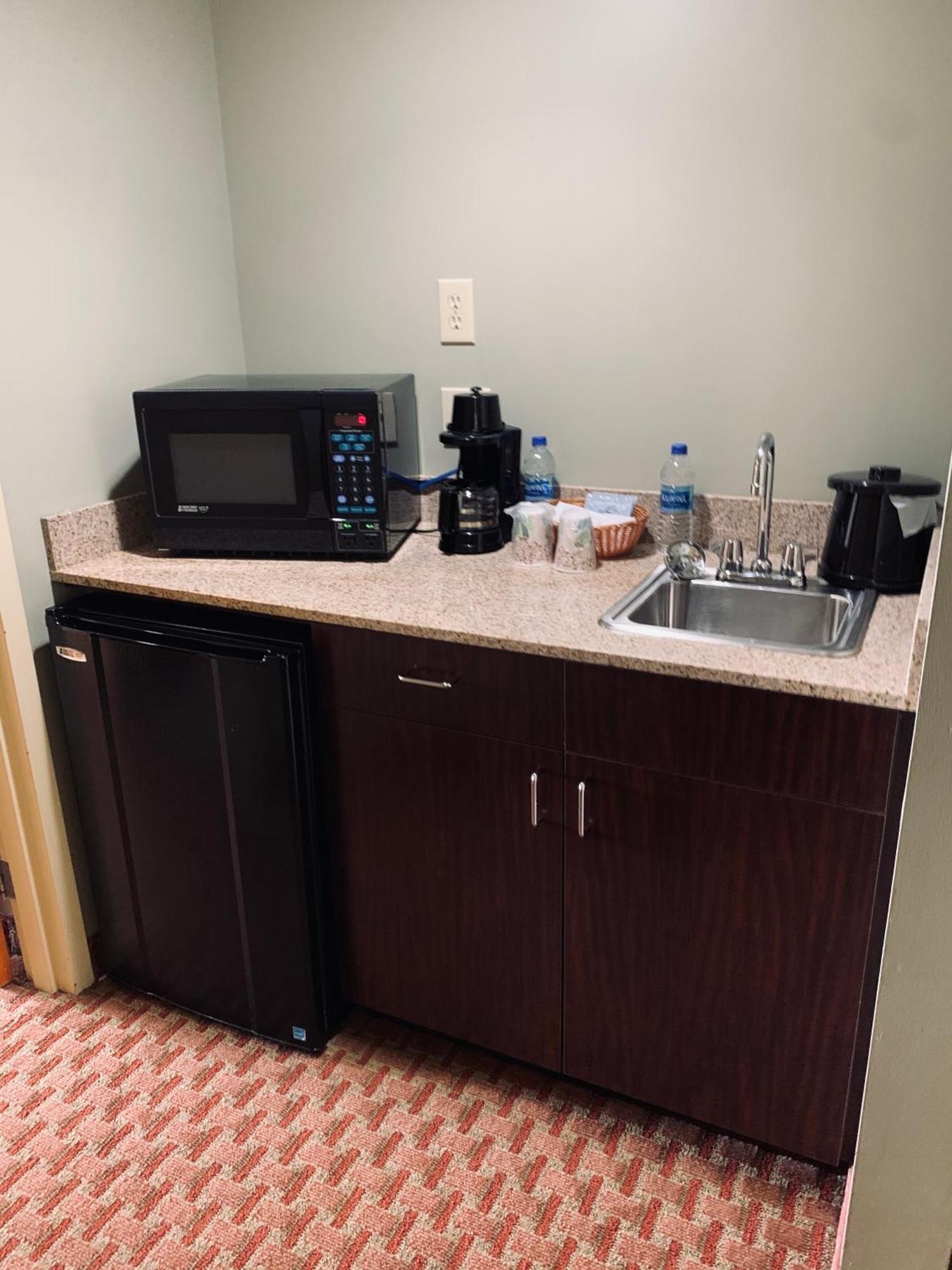 Euro-Suites Hotel Morgantown Bagian luar foto