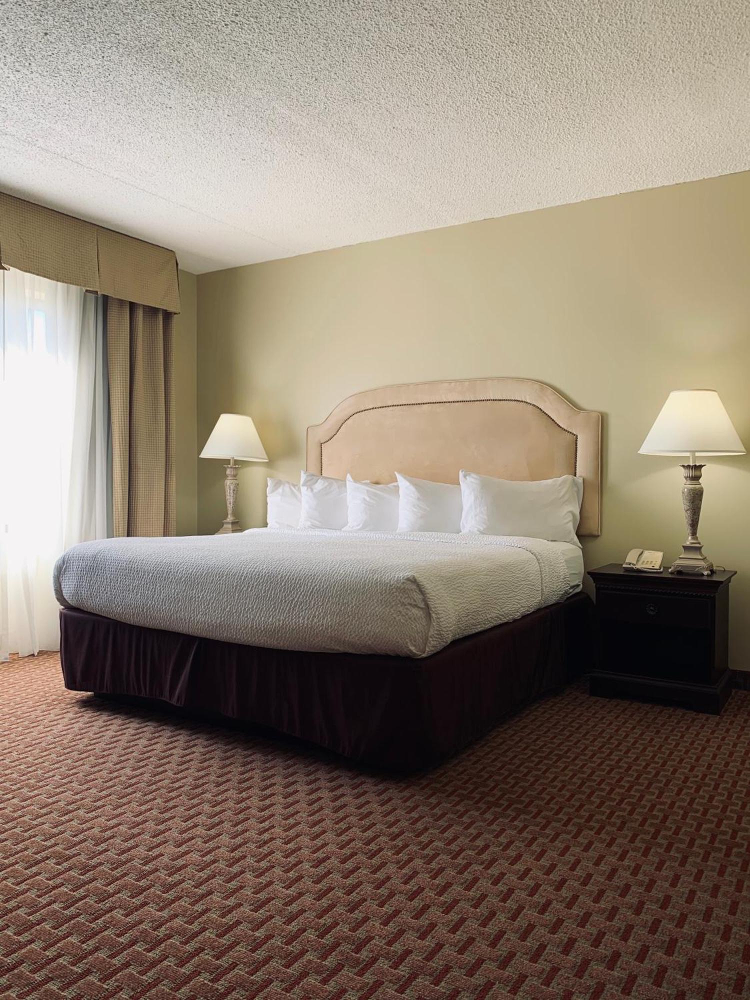 Euro-Suites Hotel Morgantown Bagian luar foto