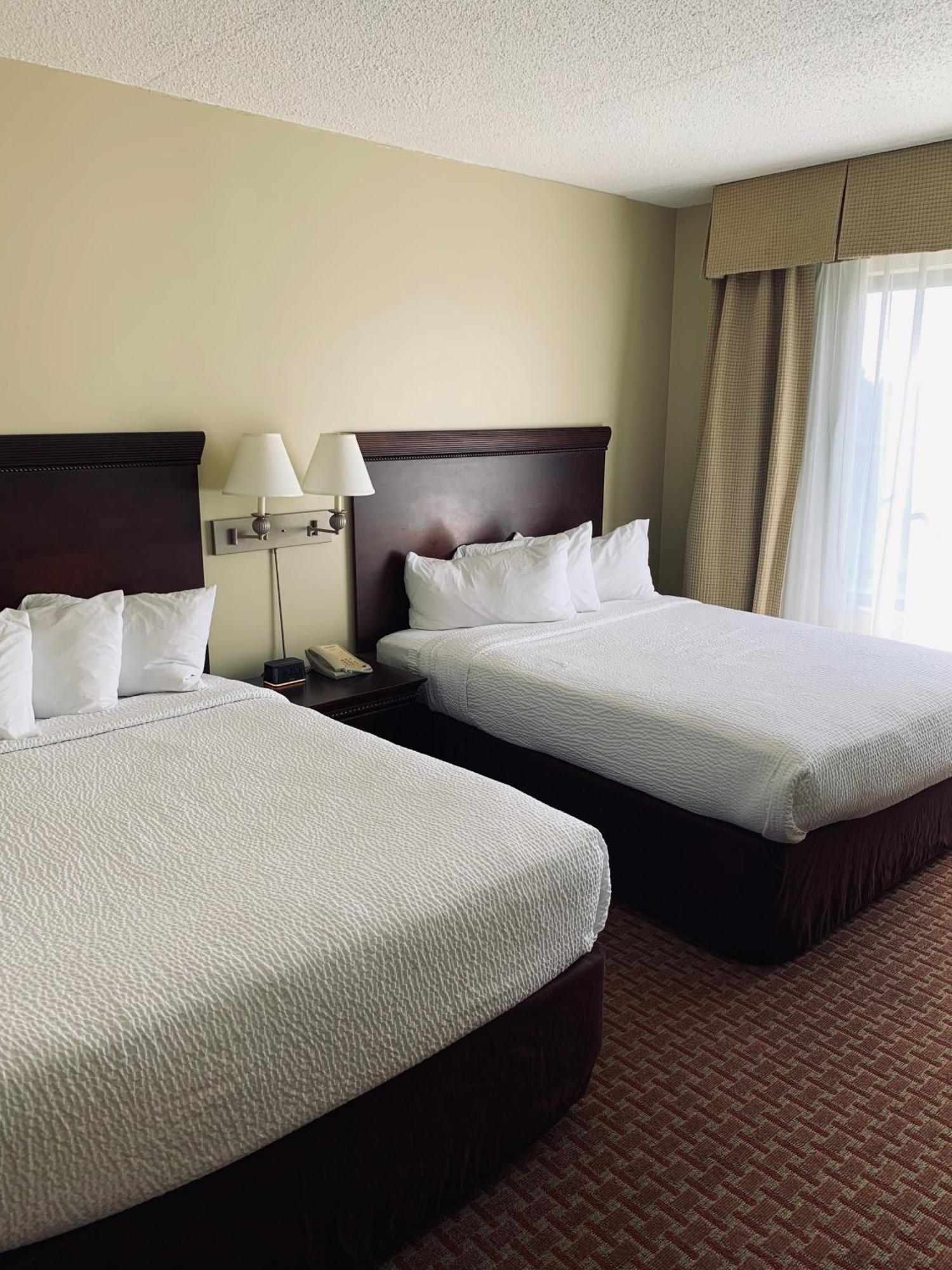 Euro-Suites Hotel Morgantown Bagian luar foto