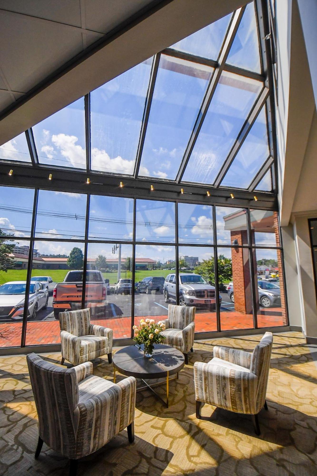 Euro-Suites Hotel Morgantown Bagian luar foto