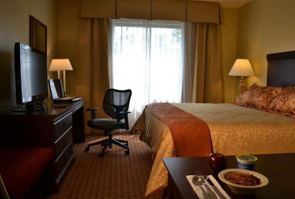 Euro-Suites Hotel Morgantown Bagian luar foto