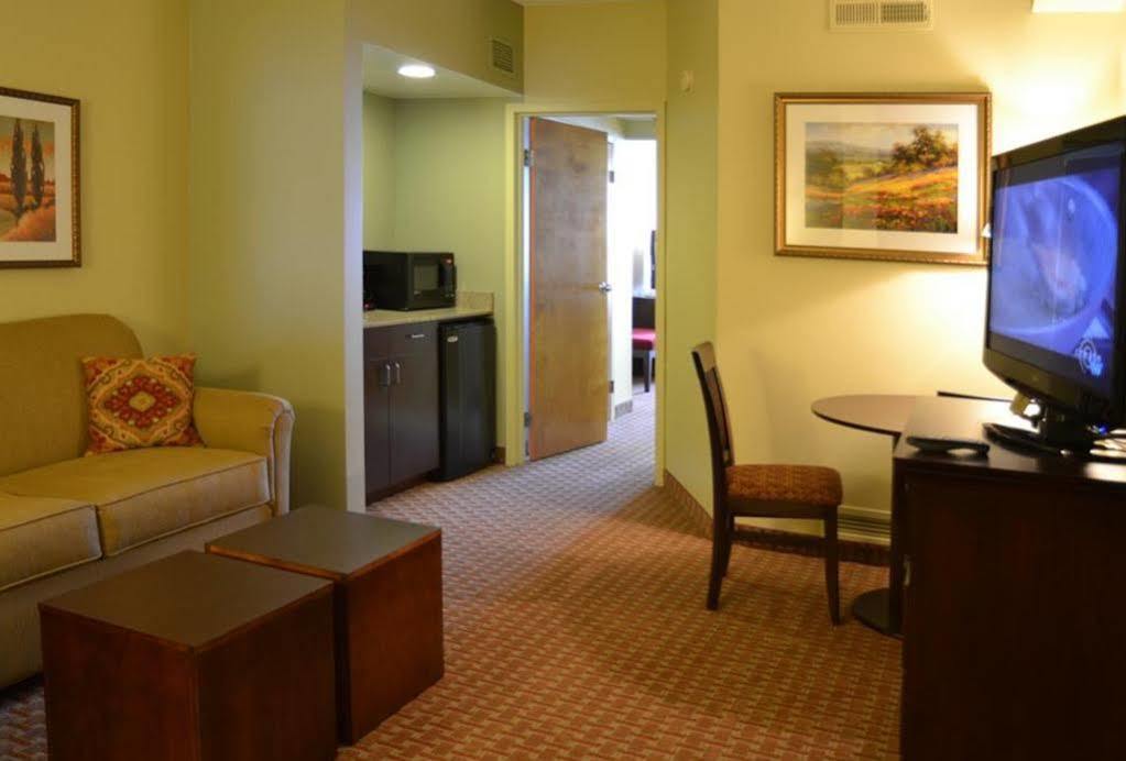 Euro-Suites Hotel Morgantown Bagian luar foto