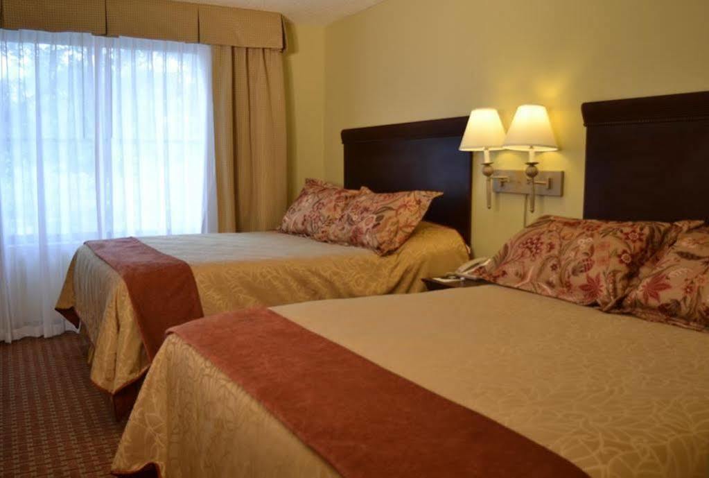 Euro-Suites Hotel Morgantown Bagian luar foto