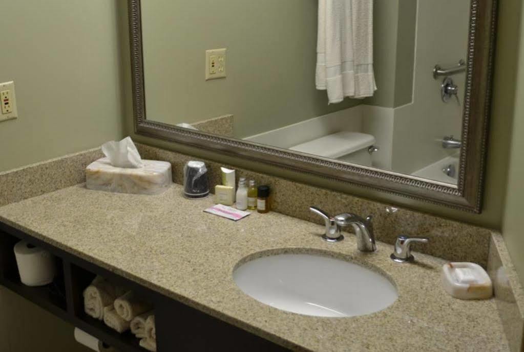 Euro-Suites Hotel Morgantown Bagian luar foto
