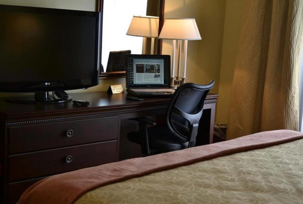 Euro-Suites Hotel Morgantown Bagian luar foto