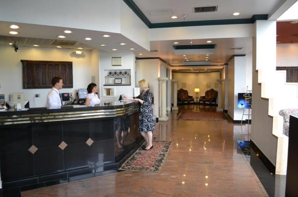 Euro-Suites Hotel Morgantown Bagian luar foto
